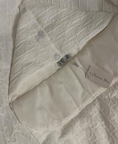 طقم ديور ابيض ٥ قطع (كيس الماركة مجاناً)