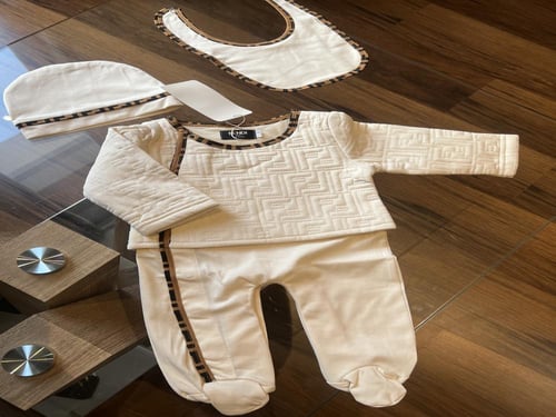 طقم فندي البيج ٥ قطع ( كيس الماركة مجاناً)