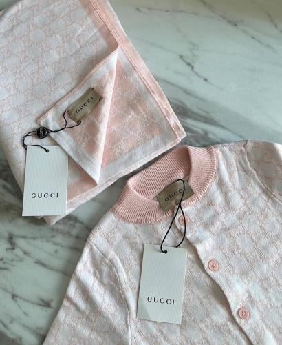 طقم قوتشي ربيعي ٤ قطع ( كيس الماركة مجاناً)