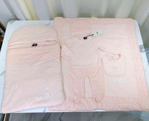 طقم فندي لون بينك ٥قطع (كيس الماركة مجاناً)