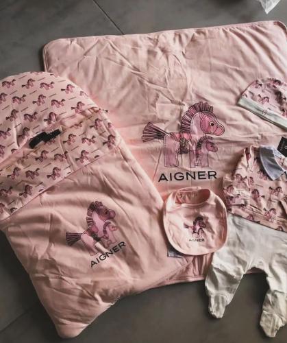 طقم اقنر وردي ٥قطع