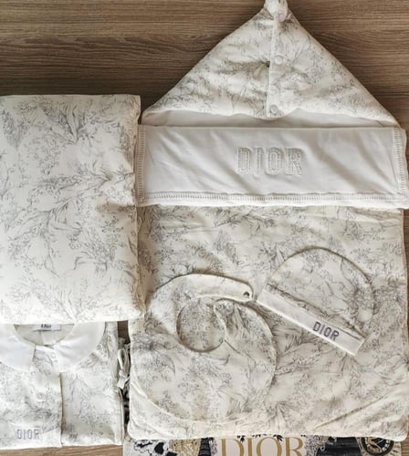 طقم ديور ٥ قطع ( كيس البراند مجاناً)