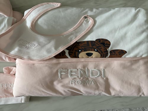 طقم فندي ٥ قطع ( كيس البراند مجاناً )