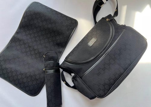 شنطة قوتشي اسود (كيس الماركة مجاناً )