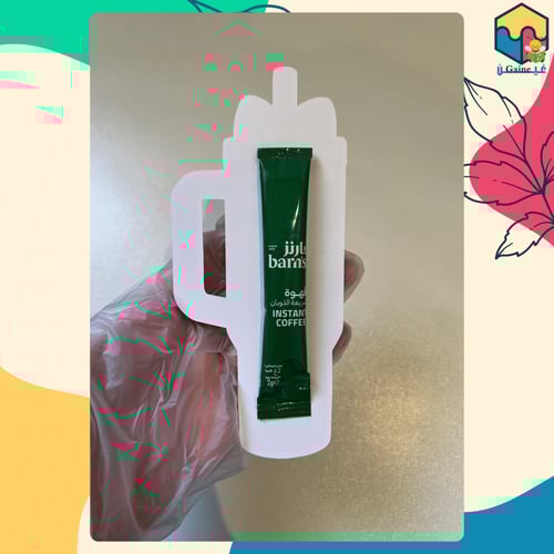 توزيعات شكل كوب حافظ للحرارة ( ستانلي ) مع قهوة.