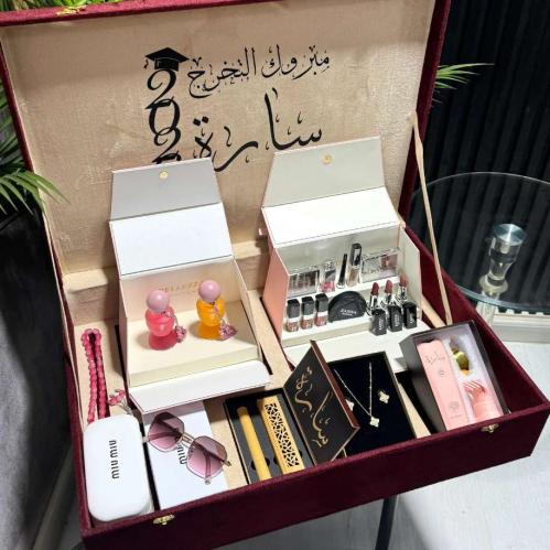 Women's graduation box
