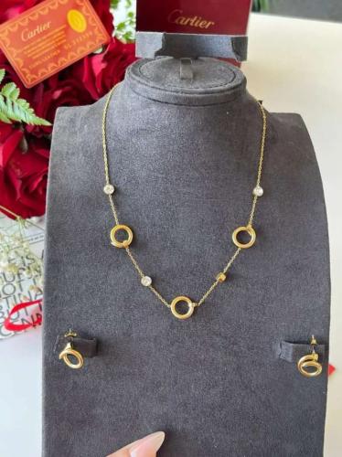 A distinguished women's set