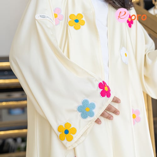 عباية كريب حرير فخم مطرزة بالورود الملونة