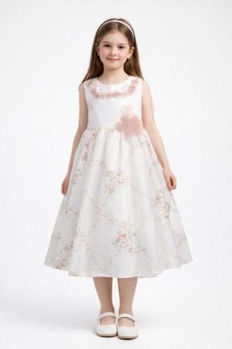 فستان ابيض بورود وفيونكه لحمية