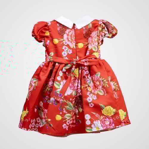 فستان احمر مشرق بالورود