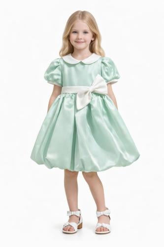 فستان تفاحي بياقة بيضاء