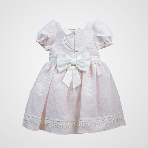 فستان وردي بتطريز ابيض