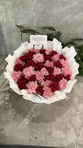 Bank bouquet and red