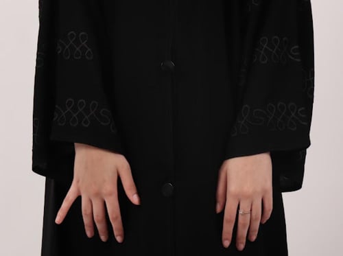 عبايه مطرزه