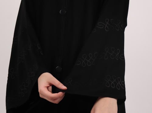 عبايه مطرزه