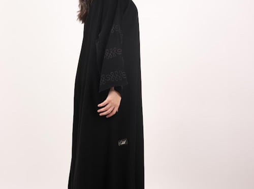 عبايه مطرزه