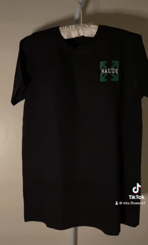 تيشرت الاسهم مع كتابه مضيء