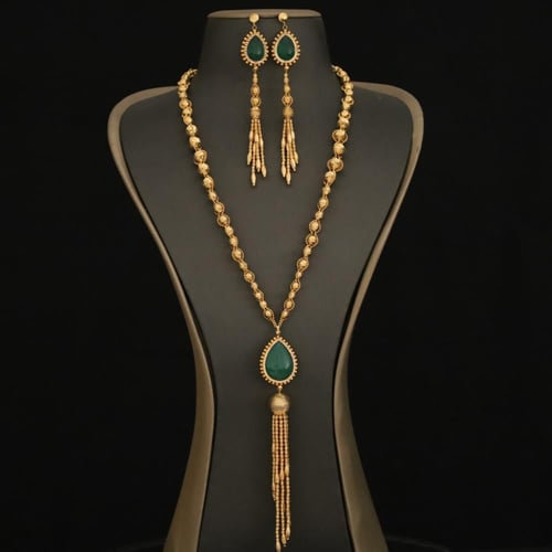 طقم مزين بحجر العقيق القاخر لون أخضر