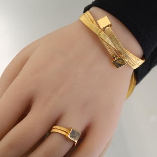 سوارة مع الخاتم روسيلا