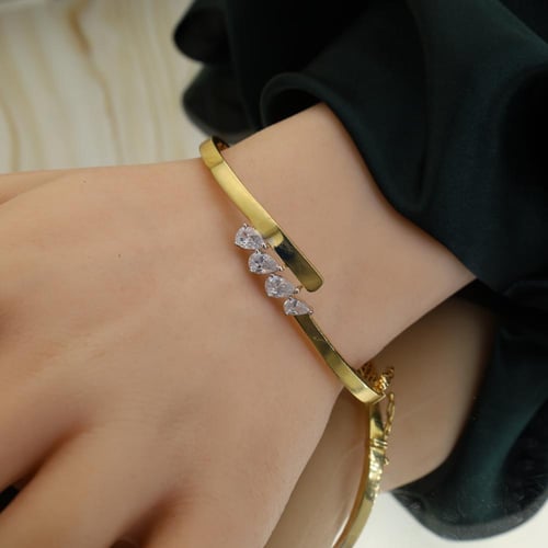 سوارة واقفة أصفر2