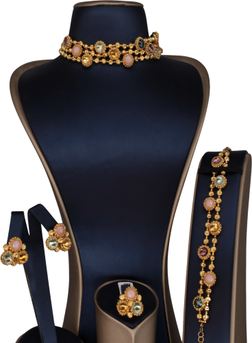 مخنق ملكي متناغم بالإحجار