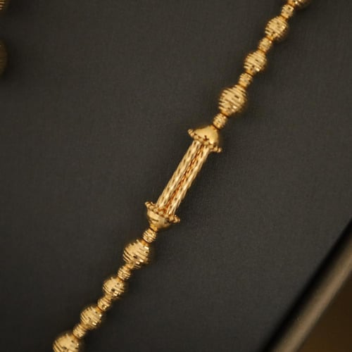 طقم مزين بحجر العقيق القاخر لون كبدي