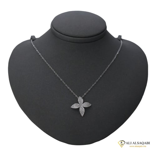 عقد الوردة ذهب ابيض