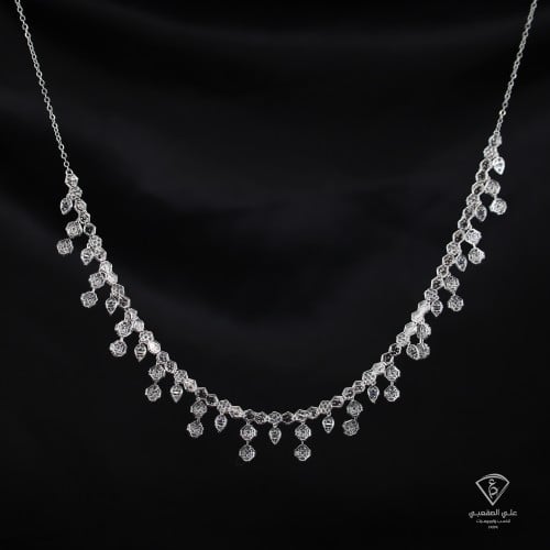 عقد ذهب أبيض