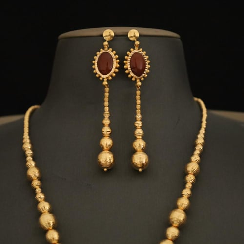 طقم مزين بحجر العقيق القاخر لون كبدي