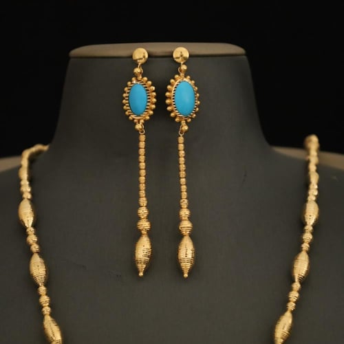 طقم مزين بحجر العقيق القاخر لون سماوي