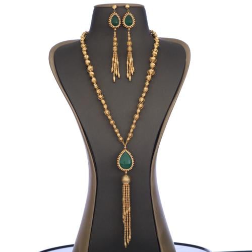 طقم مزين بحجر العقيق القاخر لون أخضر