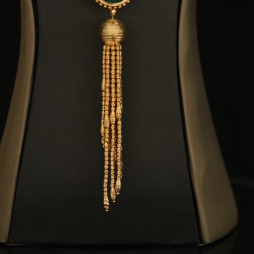 طقم مزين بحجر العقيق القاخر لون أخضر