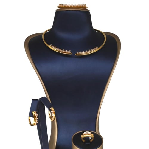 طقم طوق فصوص أبيض