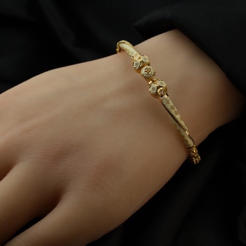 أسواره هندي على تشكيل أبيض