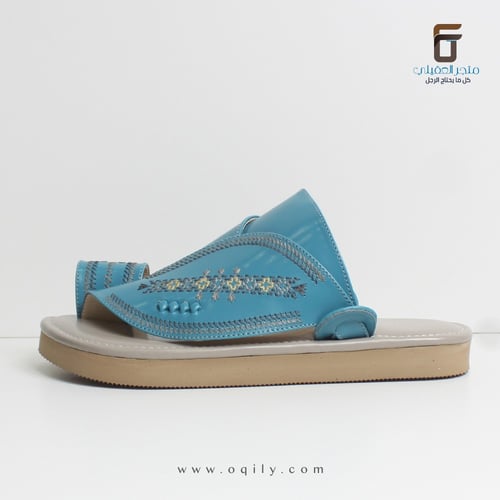 حذاء شرقي مطرز جلد