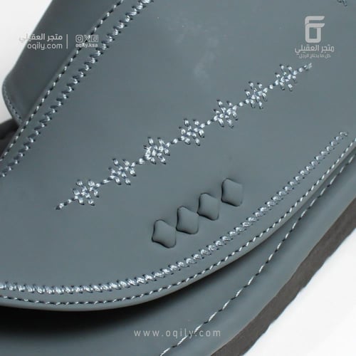 حذاء شرقي فلانتو مطرز