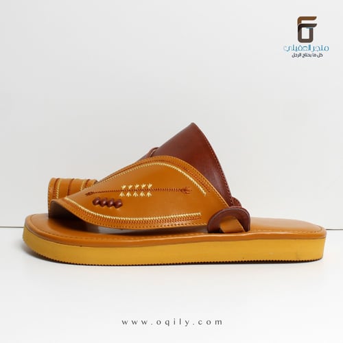 حذاء شرقي بني
