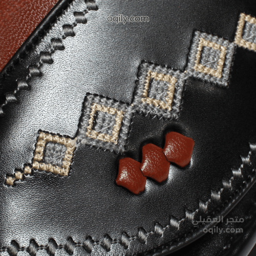 حذاء شرقي شبابي مطرز