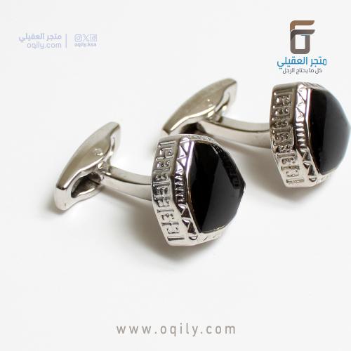 كبكات رجالية فضية بتصميم هندسي