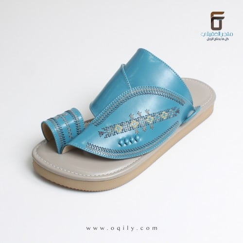 حذاء شرقي مطرز جلد