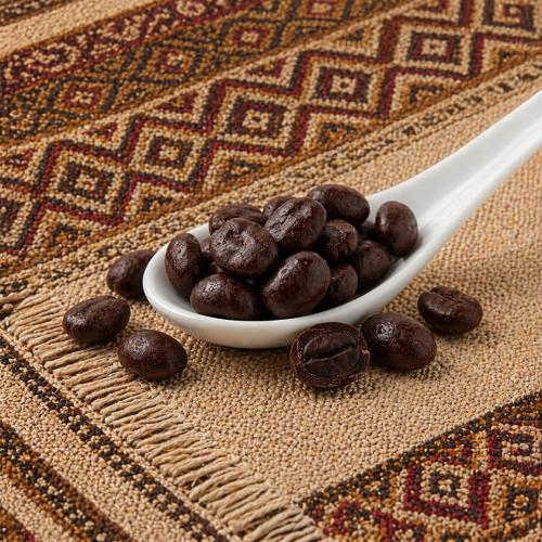 حبوب قهوة مغطاة بالشوكولاتة