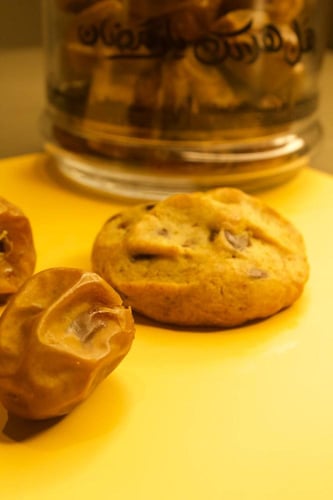 بوكس كوكيز تمر بالشوكولاتة