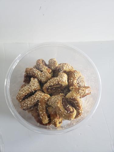معمول تمر بالسمسم