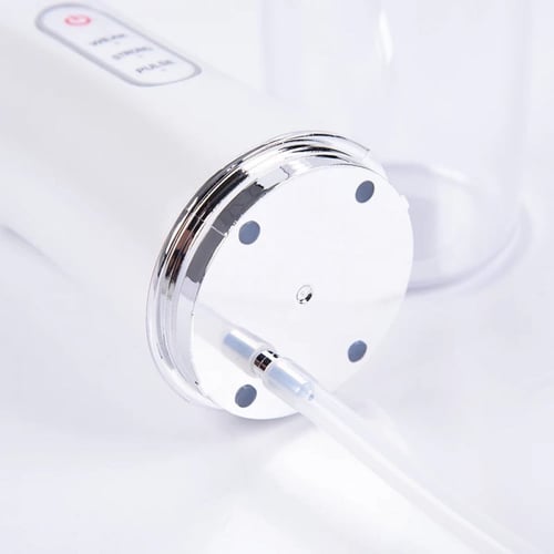 خيط الاسنان المائي