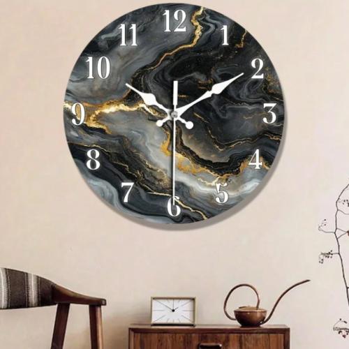 ساعة حائط خشبية صامتة بتصميم رخامي ولمسات ذهبية