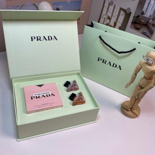 عطور ست من ثلاث انواع من Ada