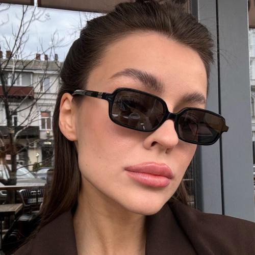 نظارة من YY مربعة سوداء