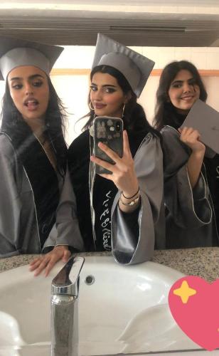 عبايات تخرج رمادي 2026