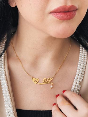 سلسال بالاسم مع حرف مطلي بالذهب