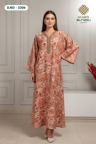 جلابية عصرية بتصميم منقوش راقي